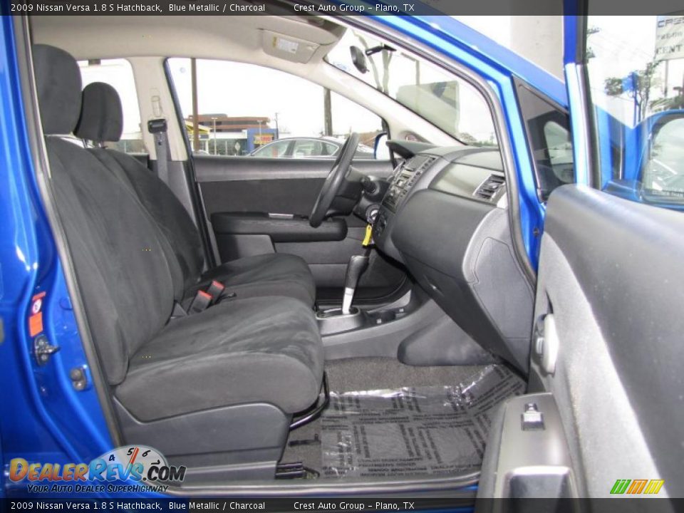 2009 Nissan Versa 1.8 S Hatchback Blue Metallic / Charcoal Photo #10