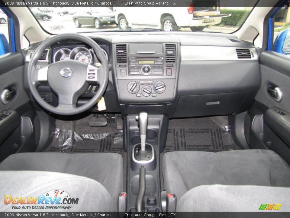 2009 Nissan Versa 1.8 S Hatchback Blue Metallic / Charcoal Photo #14
