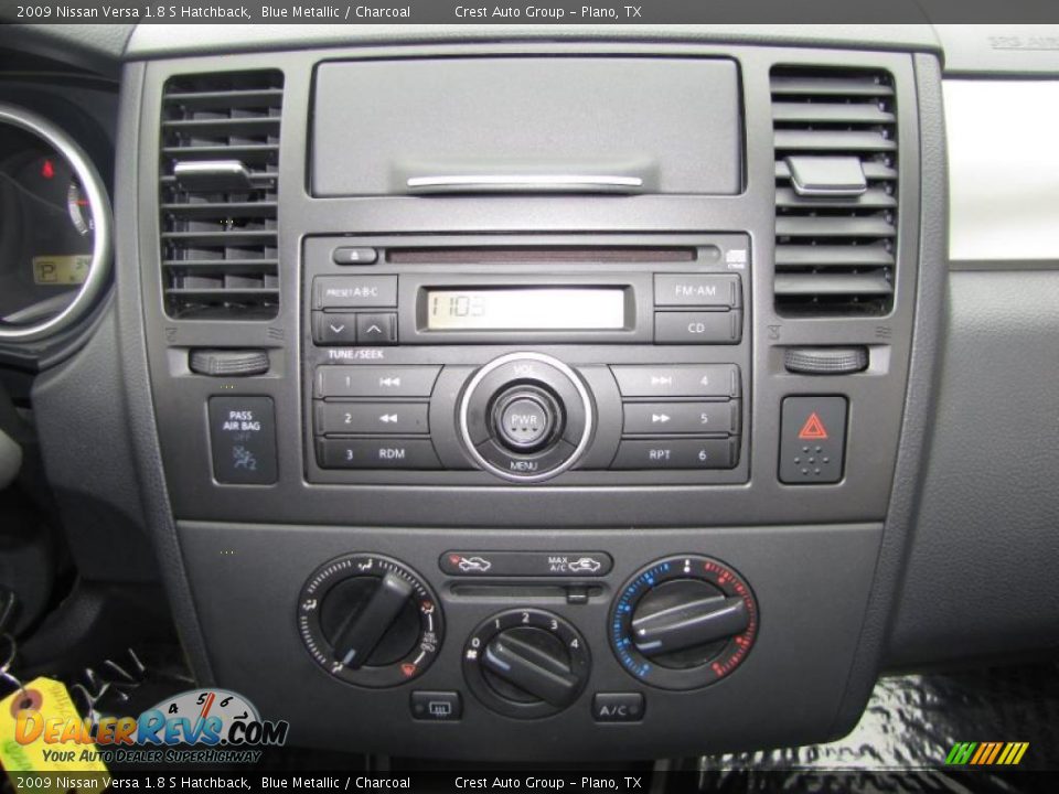 2009 Nissan Versa 1.8 S Hatchback Blue Metallic / Charcoal Photo #16