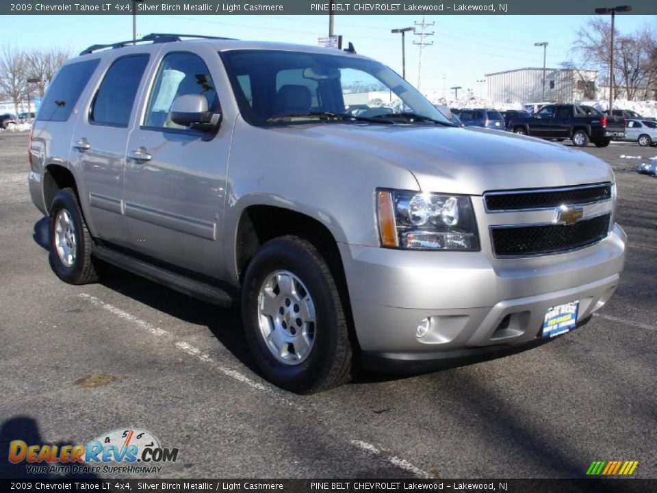 2009 Chevrolet Tahoe LT 4x4 Silver Birch Metallic / Light Cashmere Photo #3