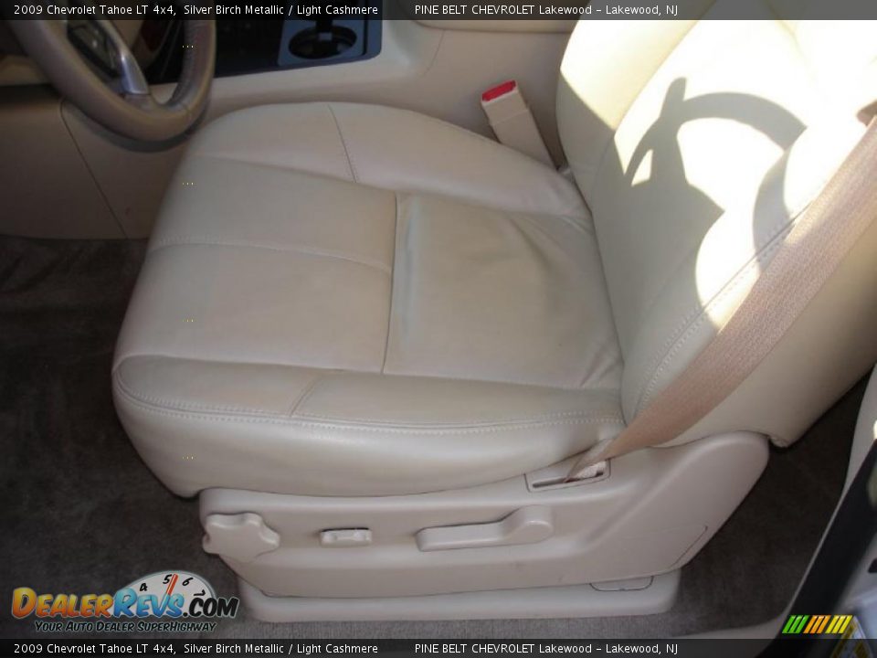 2009 Chevrolet Tahoe LT 4x4 Silver Birch Metallic / Light Cashmere Photo #10