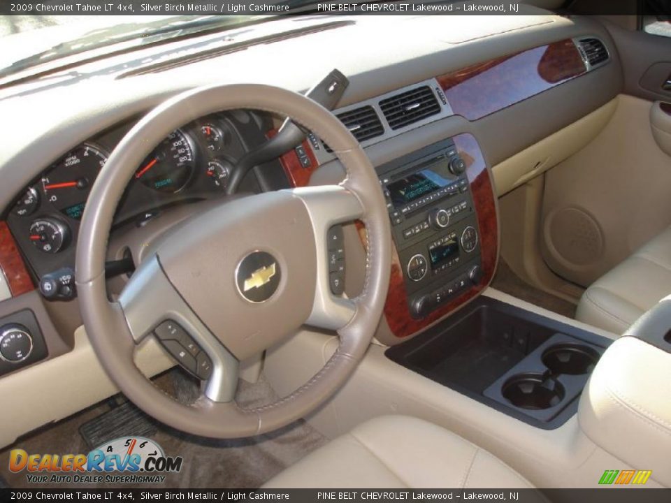2009 Chevrolet Tahoe LT 4x4 Silver Birch Metallic / Light Cashmere Photo #11