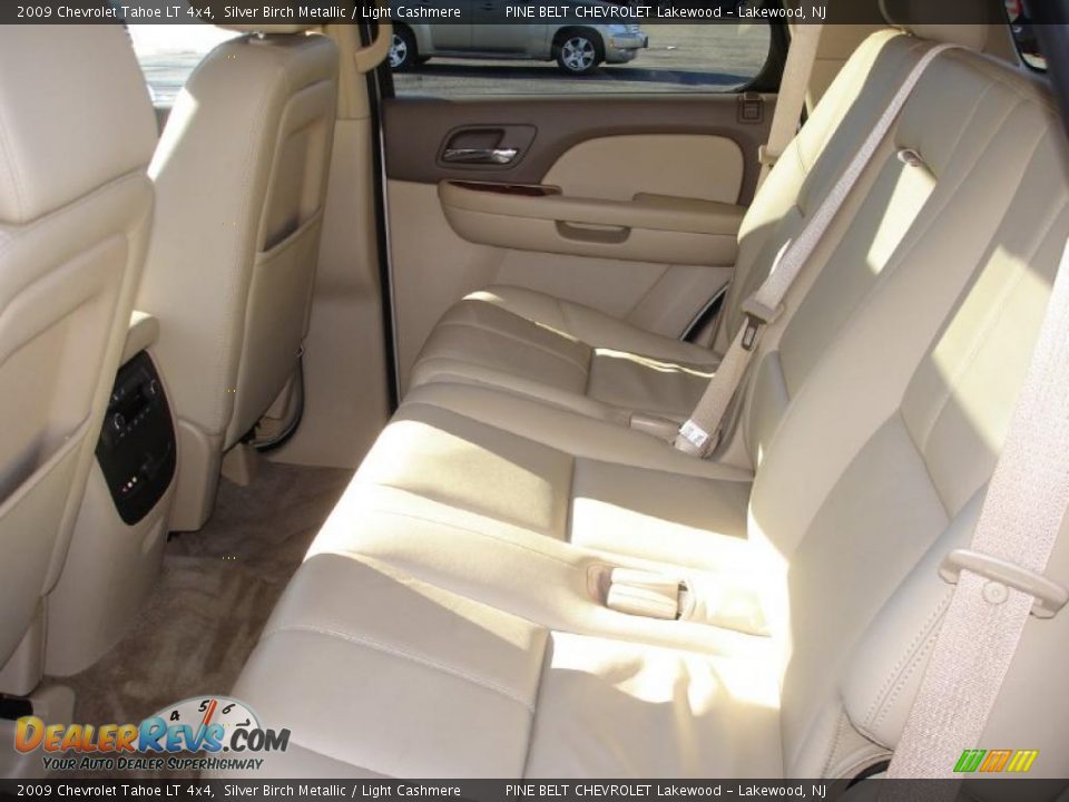2009 Chevrolet Tahoe LT 4x4 Silver Birch Metallic / Light Cashmere Photo #13