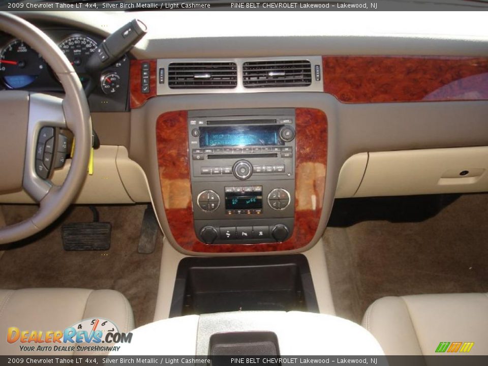 2009 Chevrolet Tahoe LT 4x4 Silver Birch Metallic / Light Cashmere Photo #15