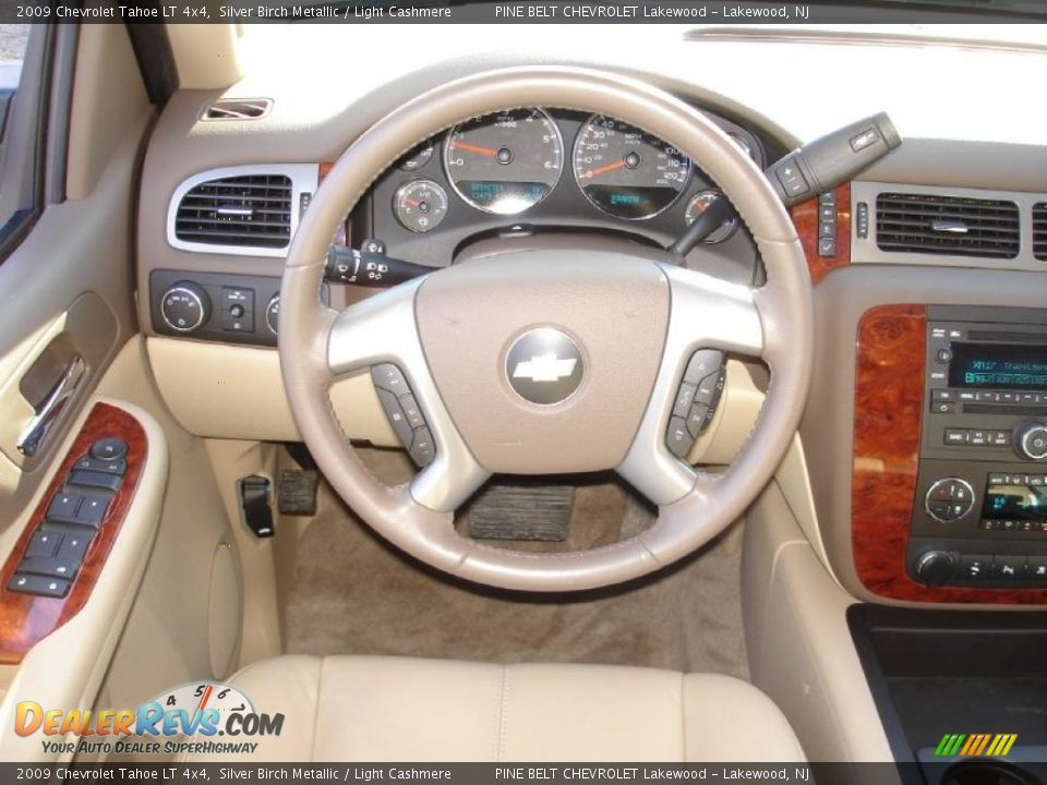 2009 Chevrolet Tahoe LT 4x4 Silver Birch Metallic / Light Cashmere Photo #16
