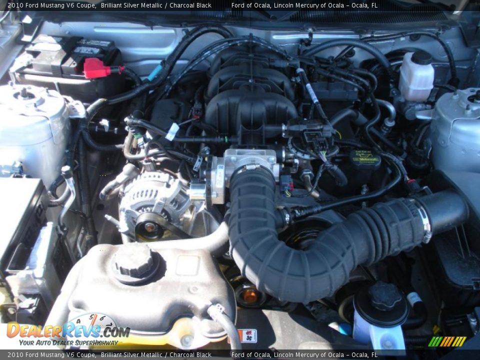 2010 Ford Mustang V6 Coupe Brilliant Silver Metallic / Charcoal Black Photo #10