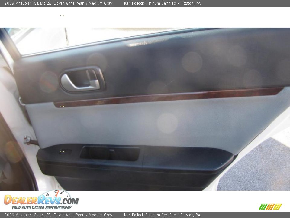 2009 Mitsubishi Galant ES Dover White Pearl / Medium Gray Photo #17