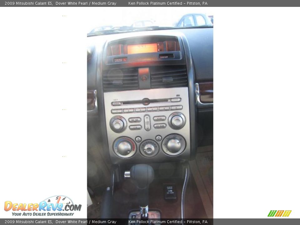 2009 Mitsubishi Galant ES Dover White Pearl / Medium Gray Photo #18
