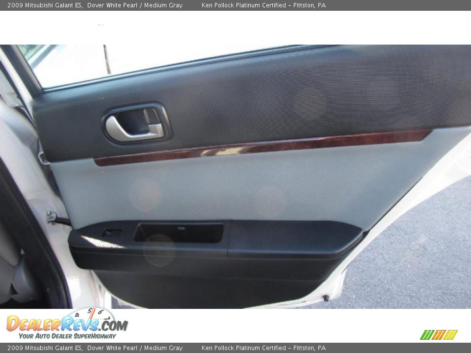 2009 Mitsubishi Galant ES Dover White Pearl / Medium Gray Photo #17