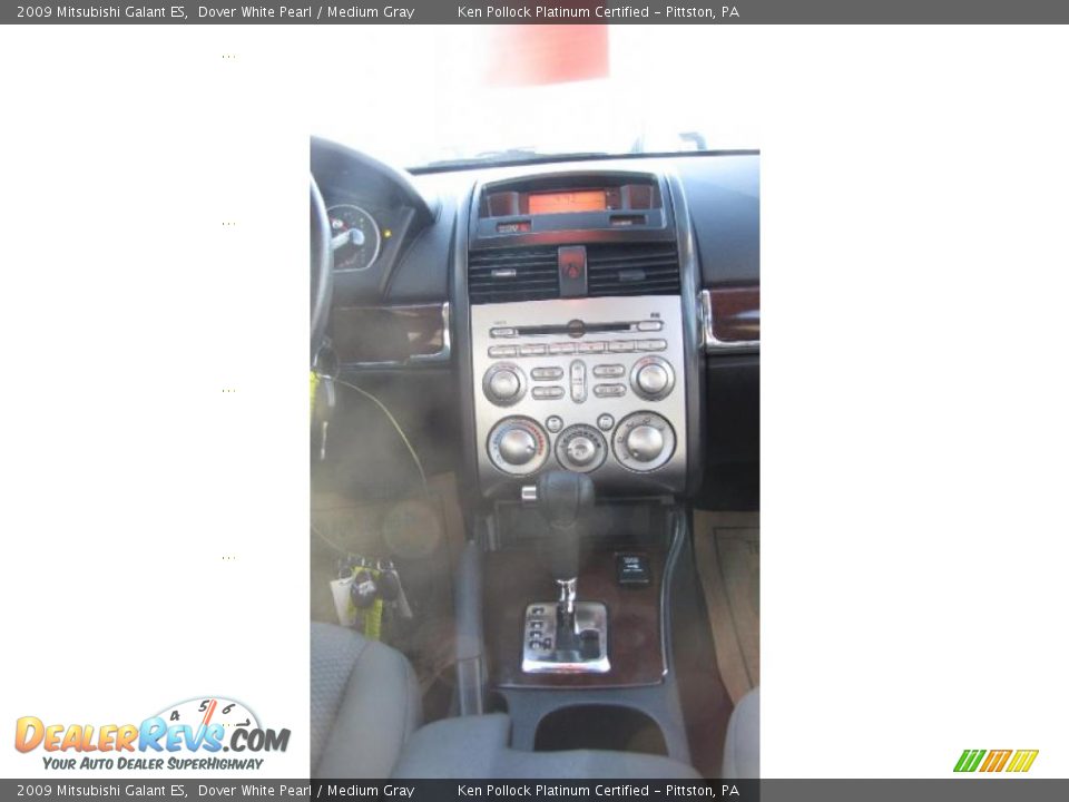2009 Mitsubishi Galant ES Dover White Pearl / Medium Gray Photo #18