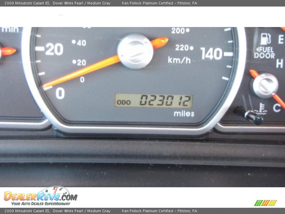 2009 Mitsubishi Galant ES Dover White Pearl / Medium Gray Photo #24