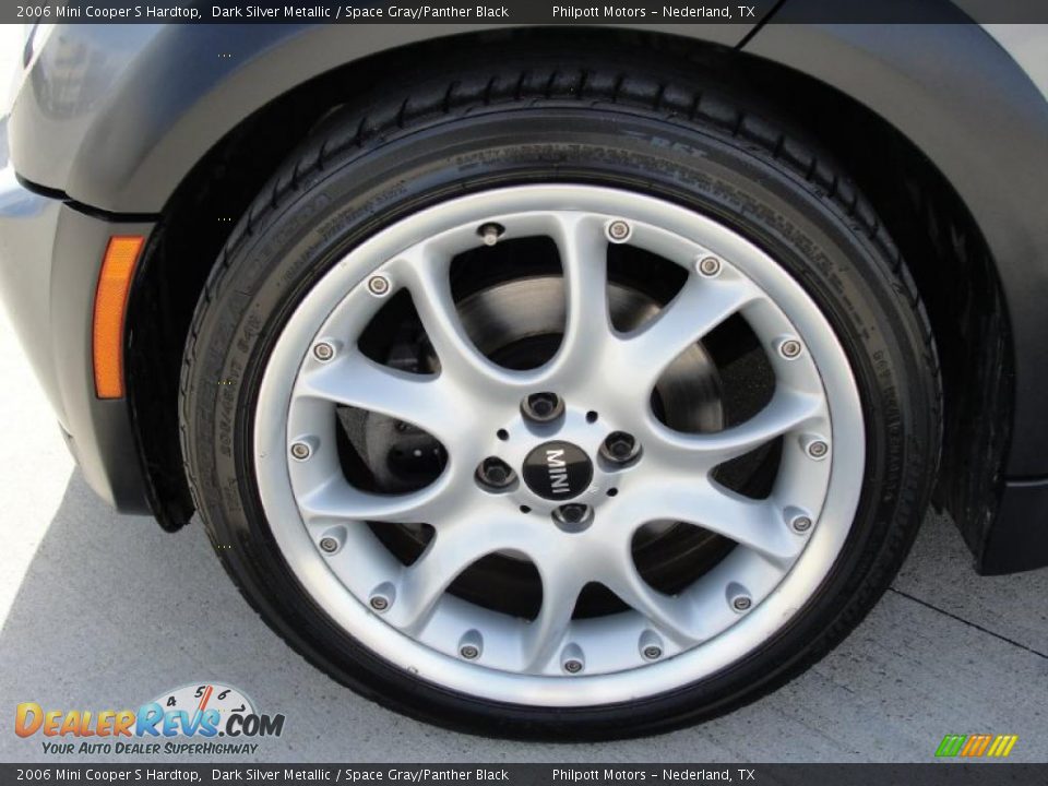 2006 Mini Cooper S Hardtop Dark Silver Metallic / Space Gray/Panther Black Photo #14