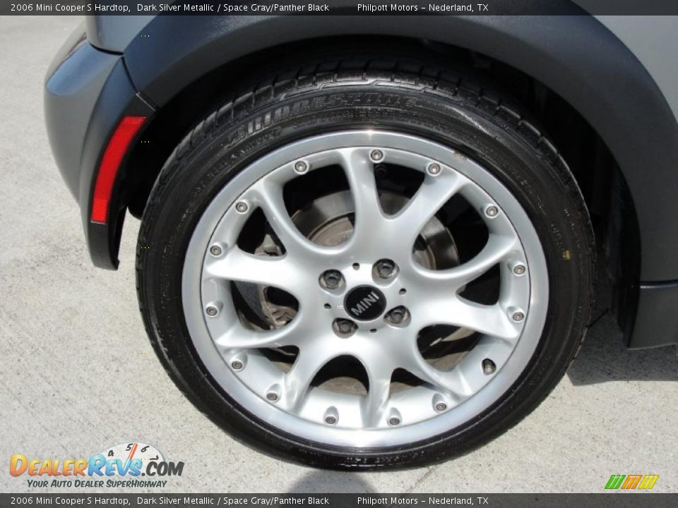 2006 Mini Cooper S Hardtop Dark Silver Metallic / Space Gray/Panther Black Photo #16
