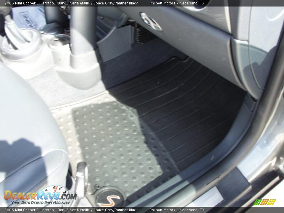 2006 Mini Cooper S Hardtop Dark Silver Metallic / Space Gray/Panther Black Photo #31