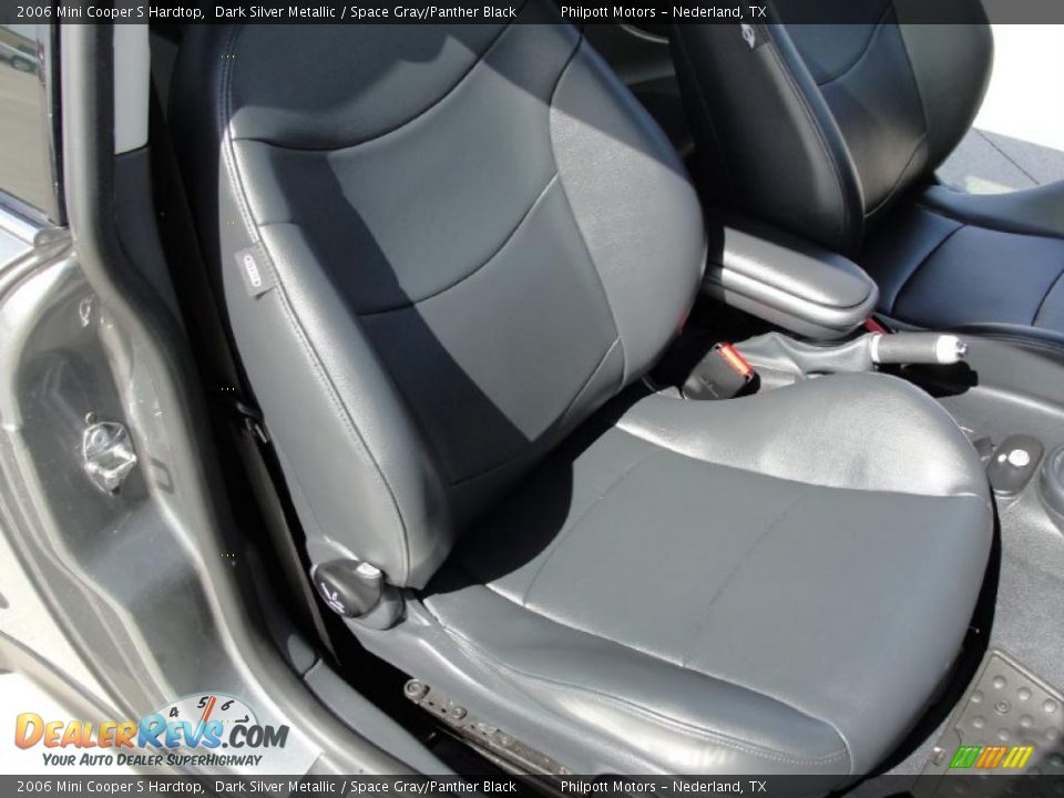 2006 Mini Cooper S Hardtop Dark Silver Metallic / Space Gray/Panther Black Photo #32