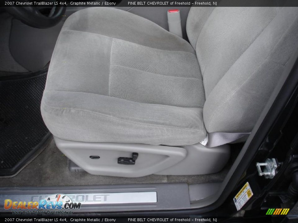 2007 Chevrolet TrailBlazer LS 4x4 Graphite Metallic / Ebony Photo #11