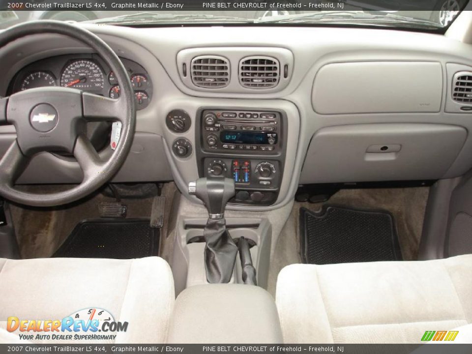 2007 Chevrolet TrailBlazer LS 4x4 Graphite Metallic / Ebony Photo #15