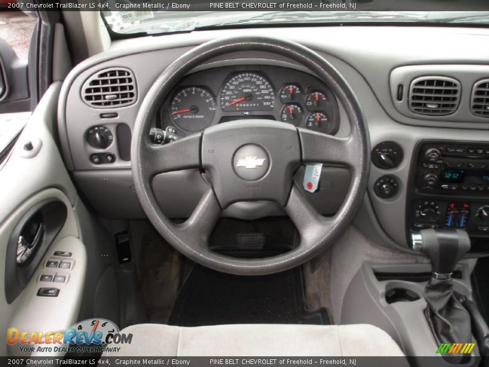 2007 Chevrolet TrailBlazer LS 4x4 Graphite Metallic / Ebony Photo #16