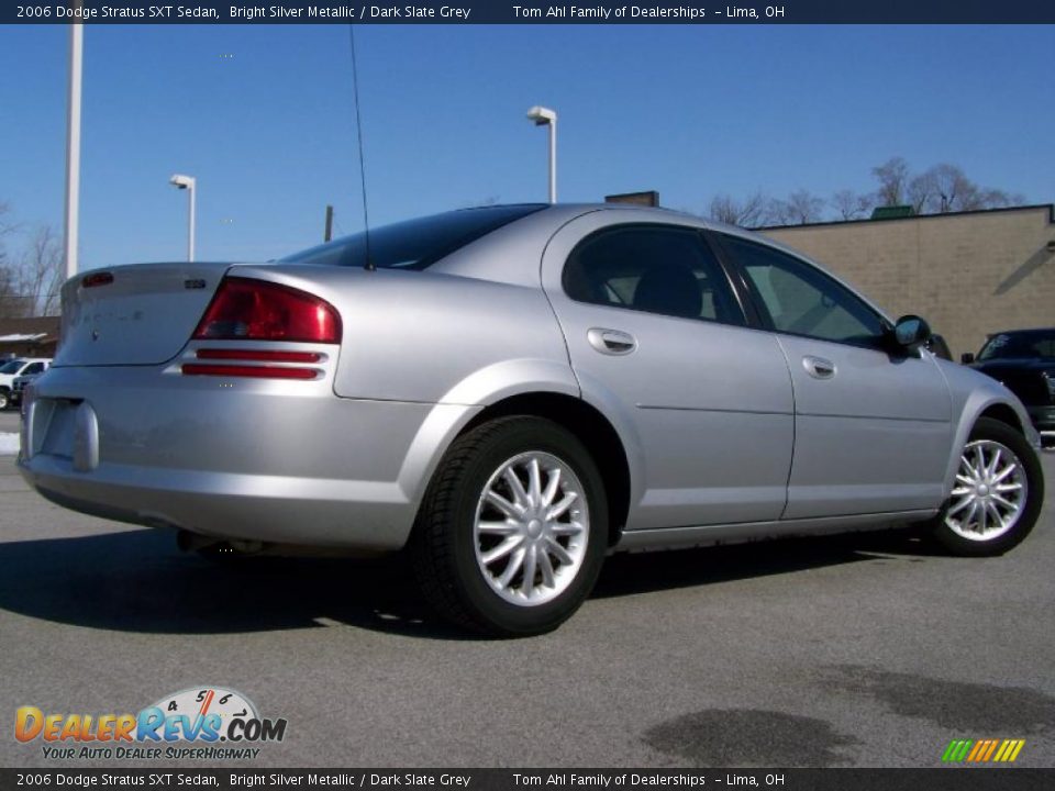 2006 Dodge Stratus SXT Sedan Bright Silver Metallic / Dark Slate Grey Photo #7
