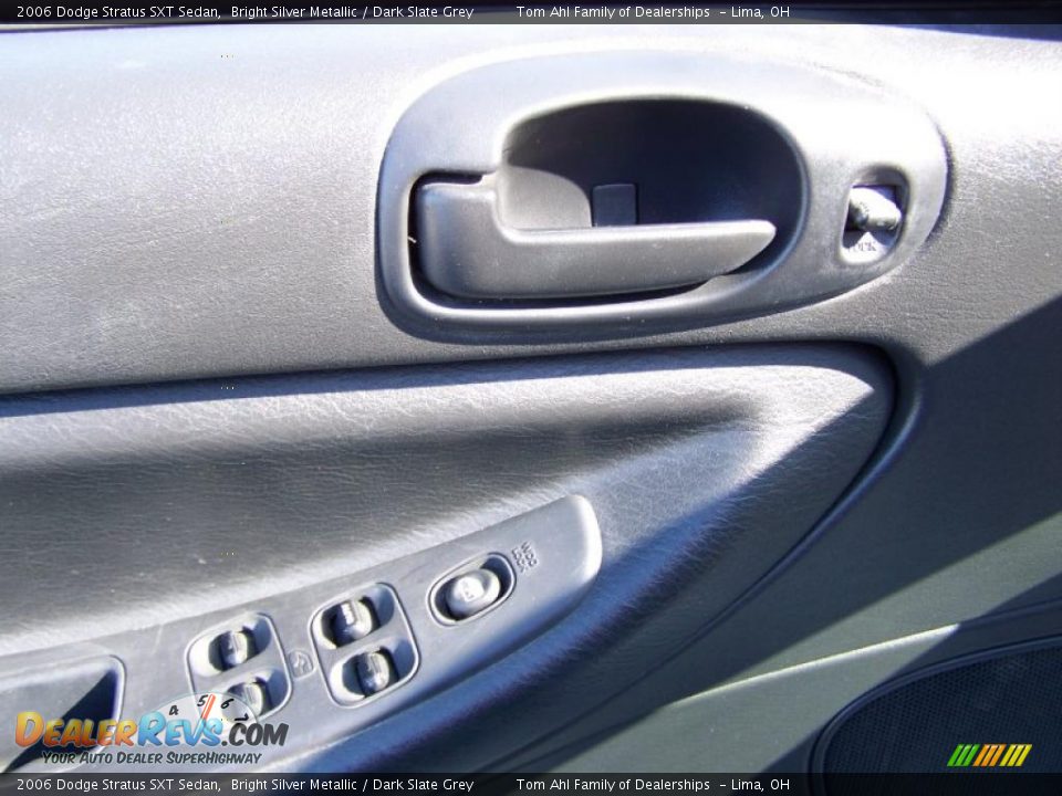 2006 Dodge Stratus SXT Sedan Bright Silver Metallic / Dark Slate Grey Photo #10