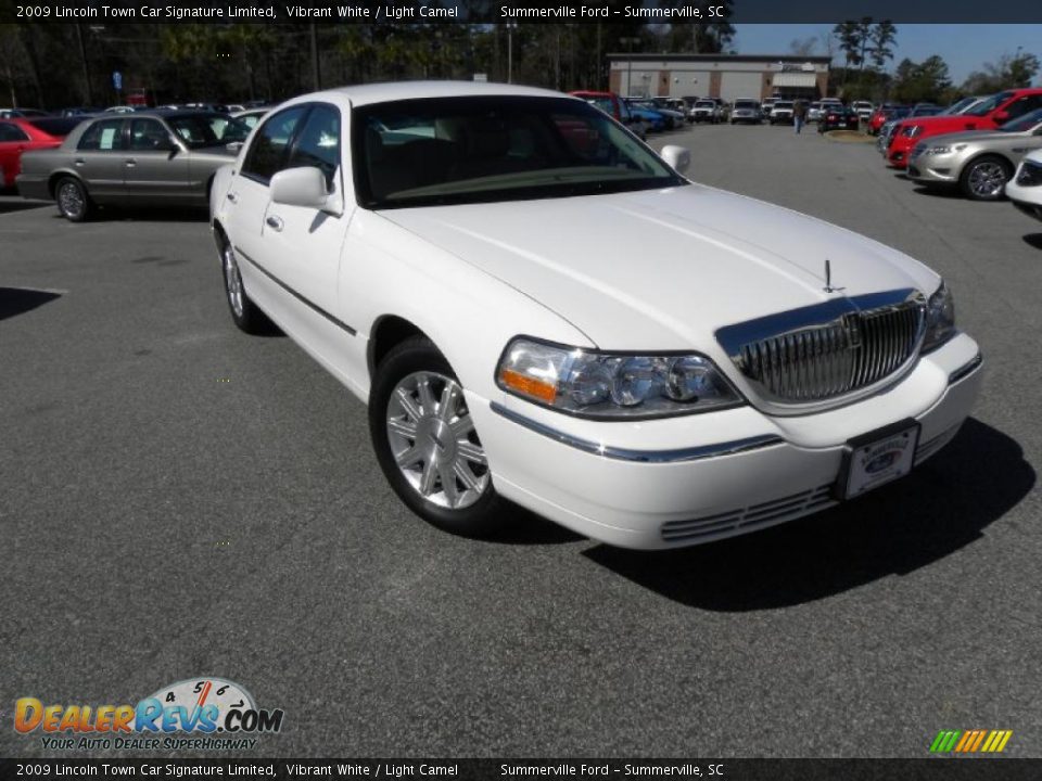 2009 Lincoln Town Car Signature Limited Vibrant White / Light Camel Photo #1