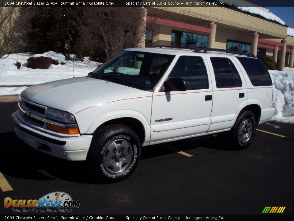 2004 Chevrolet Blazer LS 4x4 Summit White / Graphite Gray Photo #2