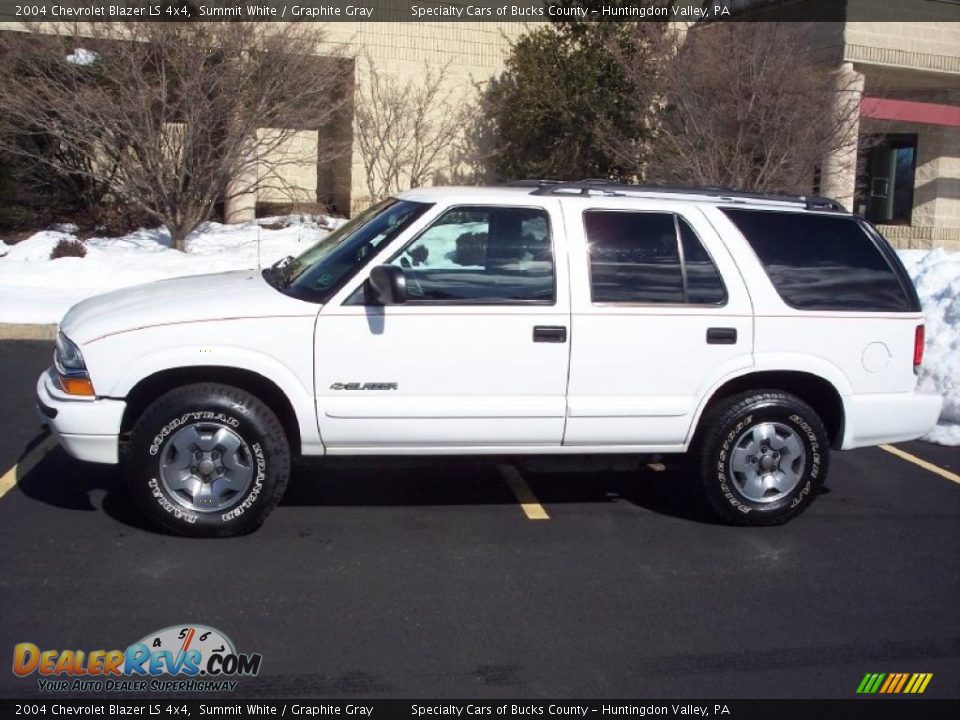 2004 Chevrolet Blazer LS 4x4 Summit White / Graphite Gray Photo #3