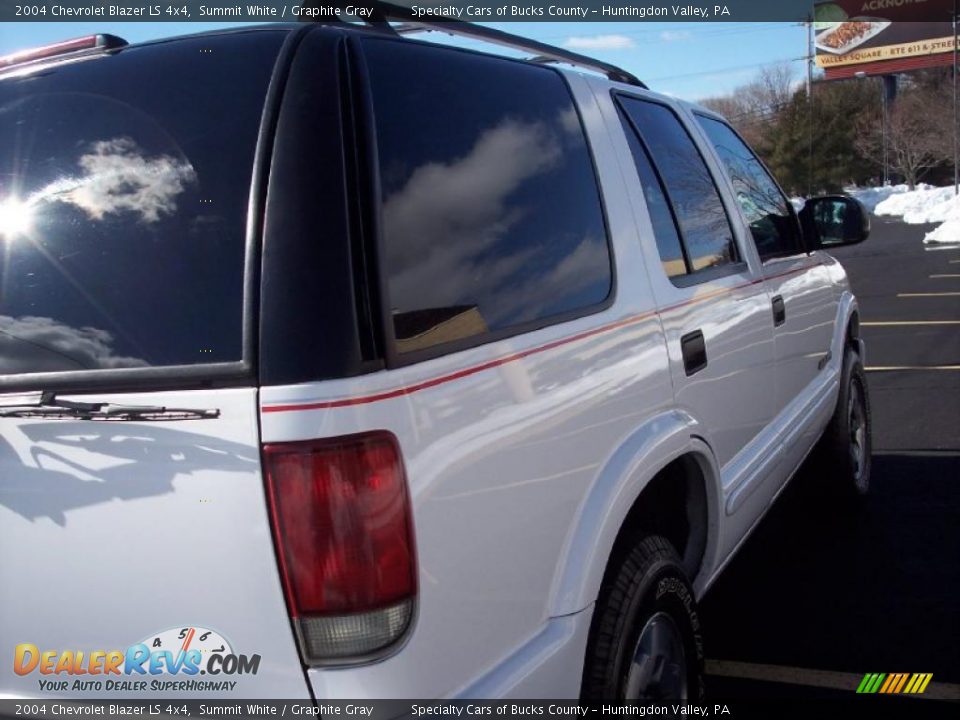 2004 Chevrolet Blazer LS 4x4 Summit White / Graphite Gray Photo #7