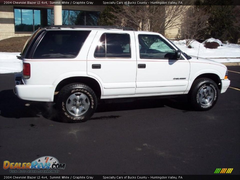 2004 Chevrolet Blazer LS 4x4 Summit White / Graphite Gray Photo #10