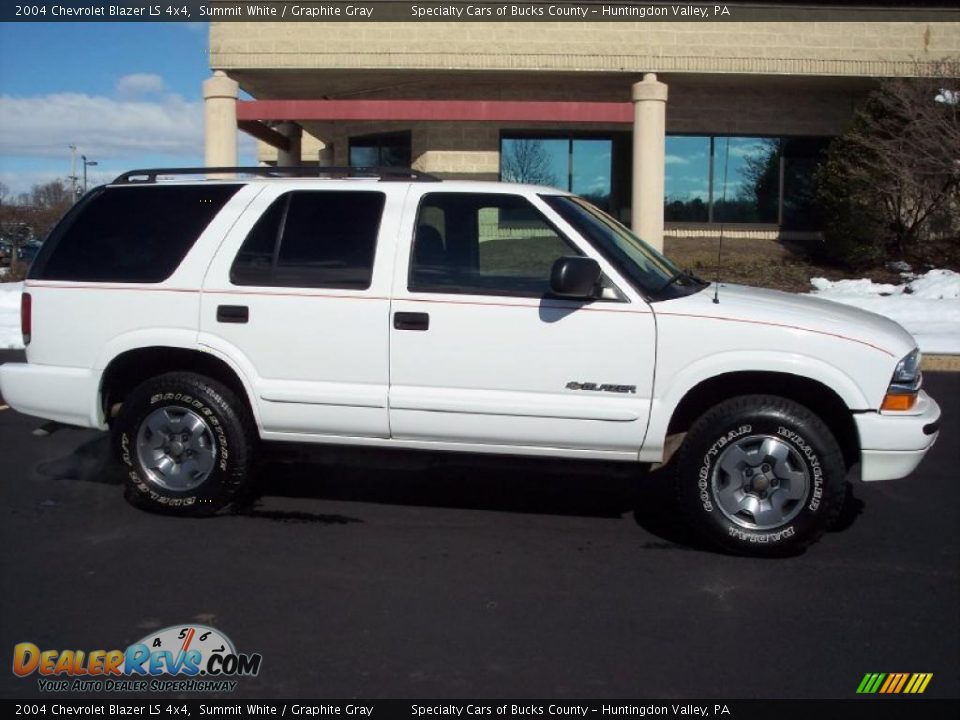 2004 Chevrolet Blazer LS 4x4 Summit White / Graphite Gray Photo #11