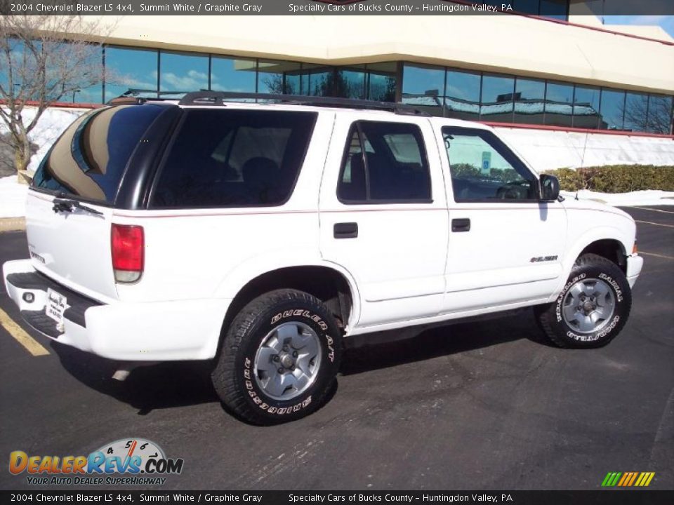 2004 Chevrolet Blazer LS 4x4 Summit White / Graphite Gray Photo #16