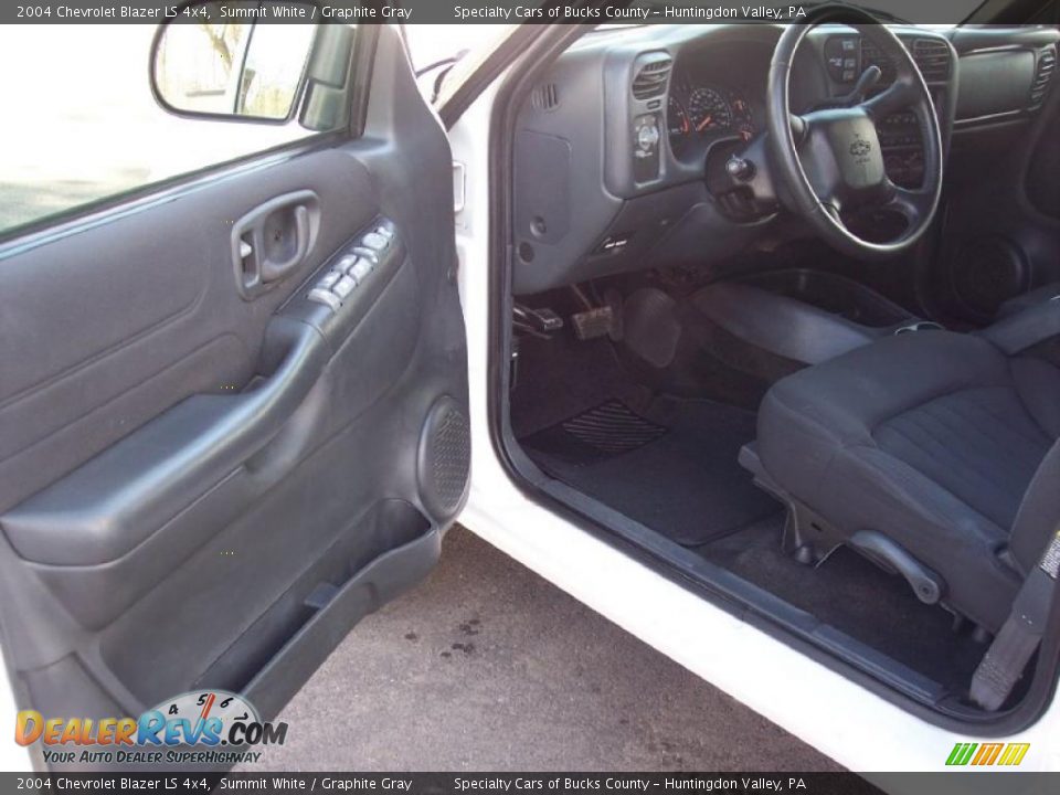 2004 Chevrolet Blazer LS 4x4 Summit White / Graphite Gray Photo #22