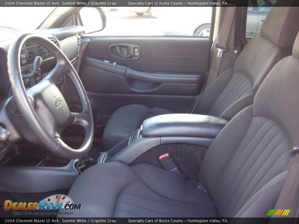2004 Chevrolet Blazer LS 4x4 Summit White / Graphite Gray Photo #23