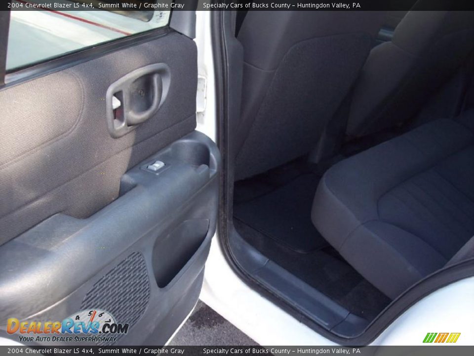 2004 Chevrolet Blazer LS 4x4 Summit White / Graphite Gray Photo #25