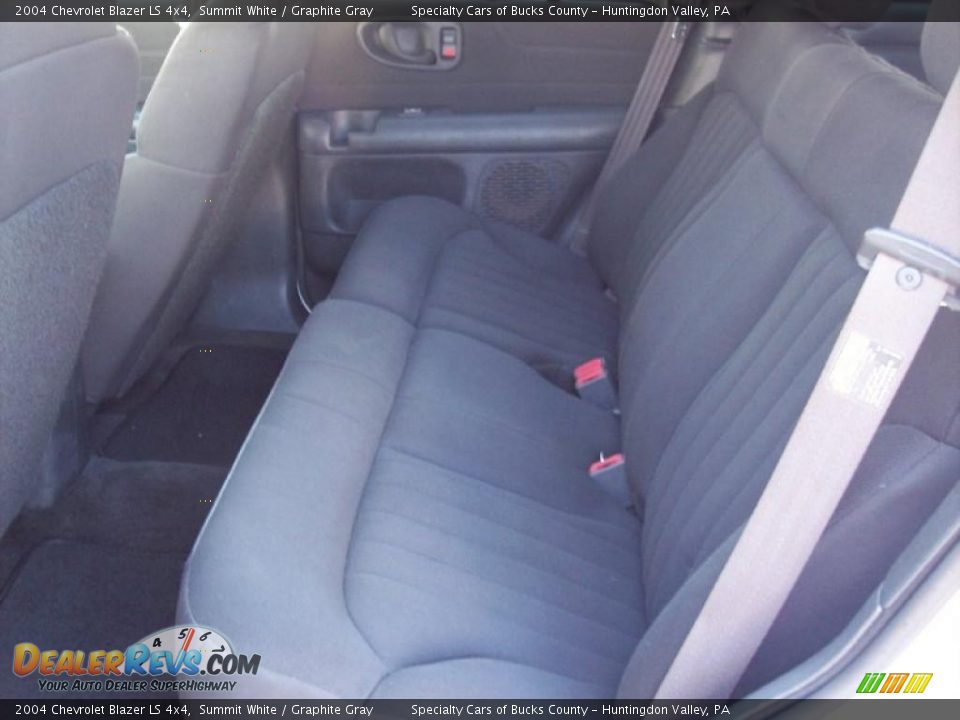 2004 Chevrolet Blazer LS 4x4 Summit White / Graphite Gray Photo #26