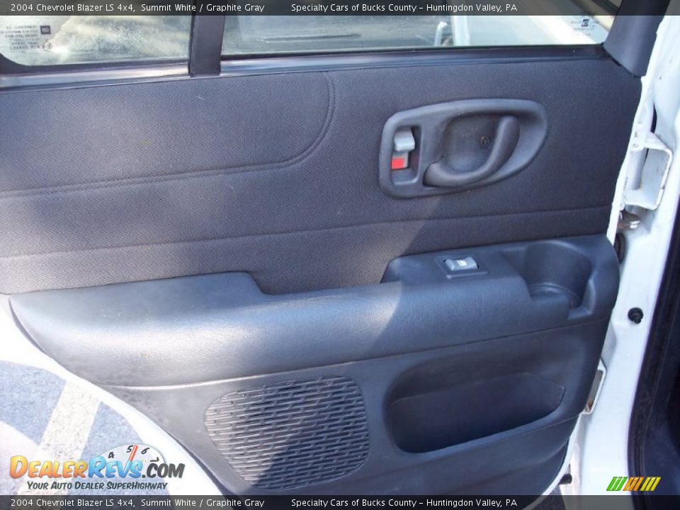 2004 Chevrolet Blazer LS 4x4 Summit White / Graphite Gray Photo #27