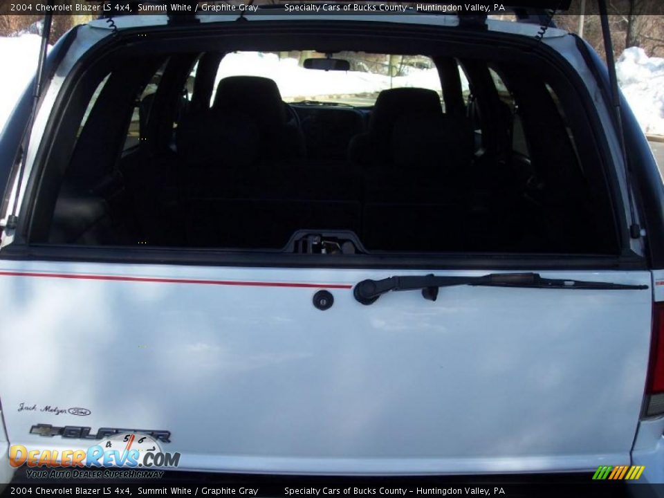 2004 Chevrolet Blazer LS 4x4 Summit White / Graphite Gray Photo #28