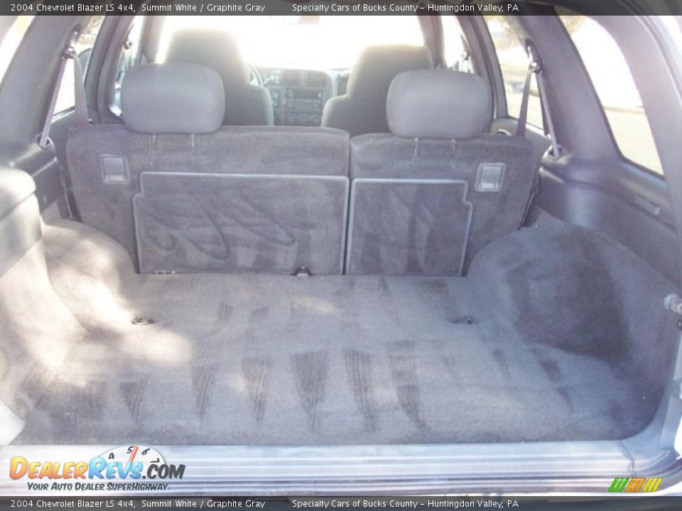 2004 Chevrolet Blazer LS 4x4 Summit White / Graphite Gray Photo #29