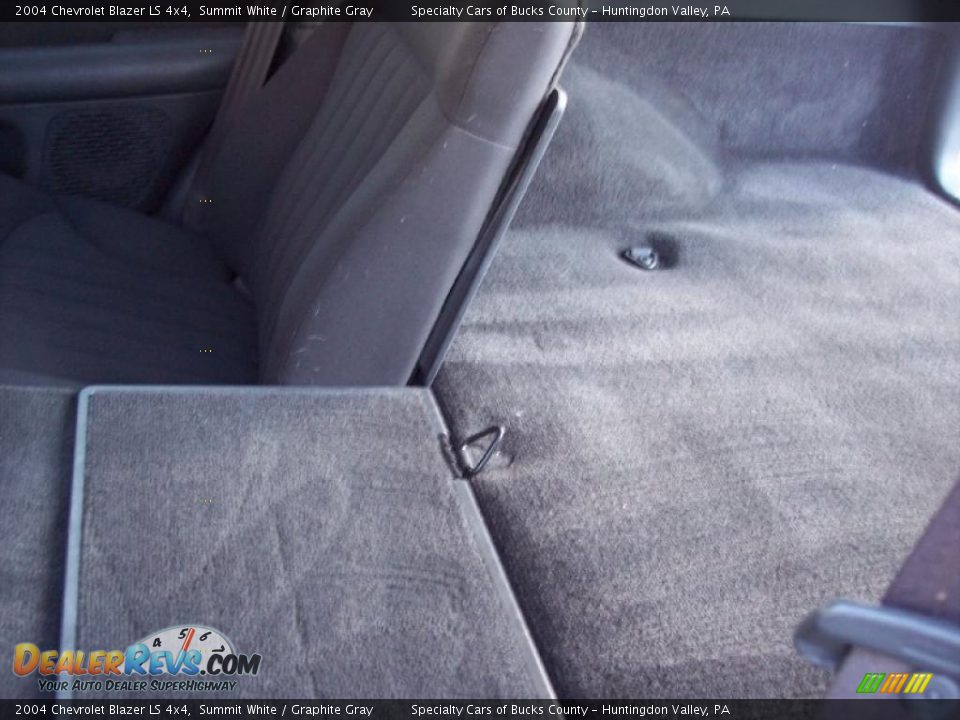 2004 Chevrolet Blazer LS 4x4 Summit White / Graphite Gray Photo #30