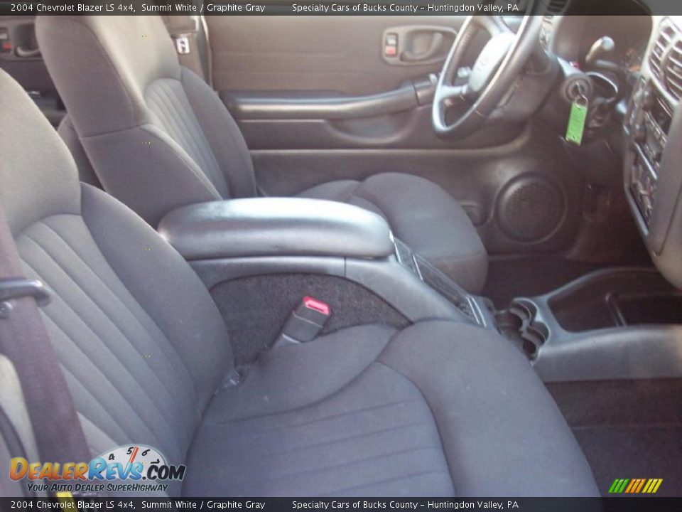 2004 Chevrolet Blazer LS 4x4 Summit White / Graphite Gray Photo #32