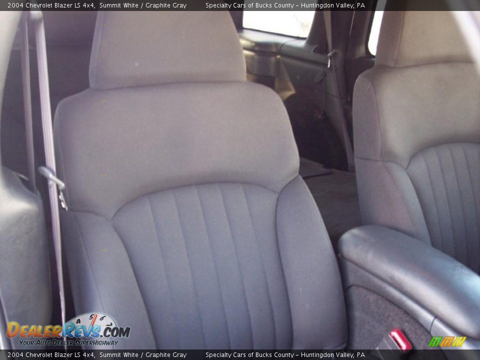2004 Chevrolet Blazer LS 4x4 Summit White / Graphite Gray Photo #33