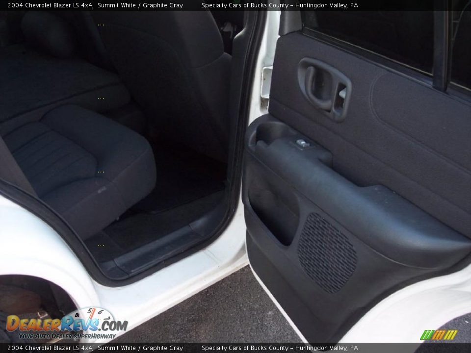2004 Chevrolet Blazer LS 4x4 Summit White / Graphite Gray Photo #34
