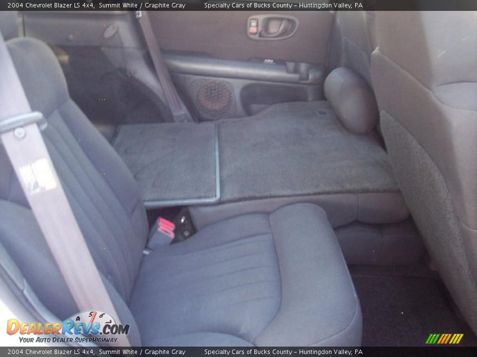 2004 Chevrolet Blazer LS 4x4 Summit White / Graphite Gray Photo #35