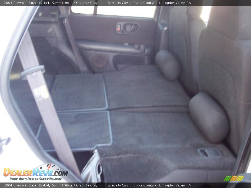 2004 Chevrolet Blazer LS 4x4 Summit White / Graphite Gray Photo #36