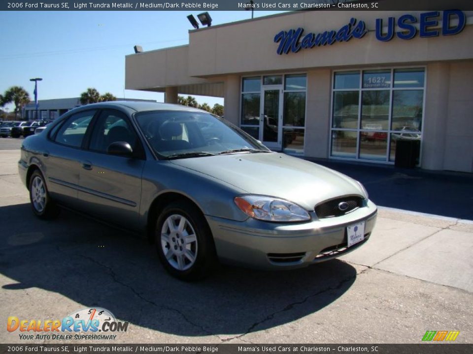 2006 Ford Taurus SE Light Tundra Metallic / Medium/Dark Pebble Beige Photo #2