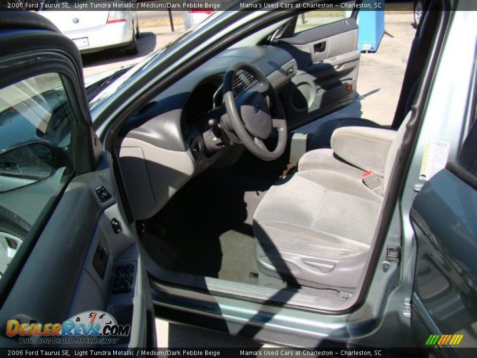 2006 Ford Taurus SE Light Tundra Metallic / Medium/Dark Pebble Beige Photo #9