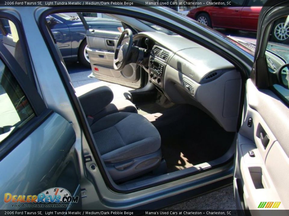 2006 Ford Taurus SE Light Tundra Metallic / Medium/Dark Pebble Beige Photo #11