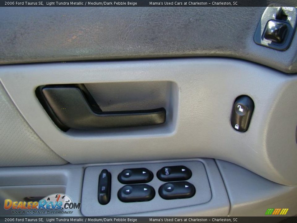 2006 Ford Taurus SE Light Tundra Metallic / Medium/Dark Pebble Beige Photo #17