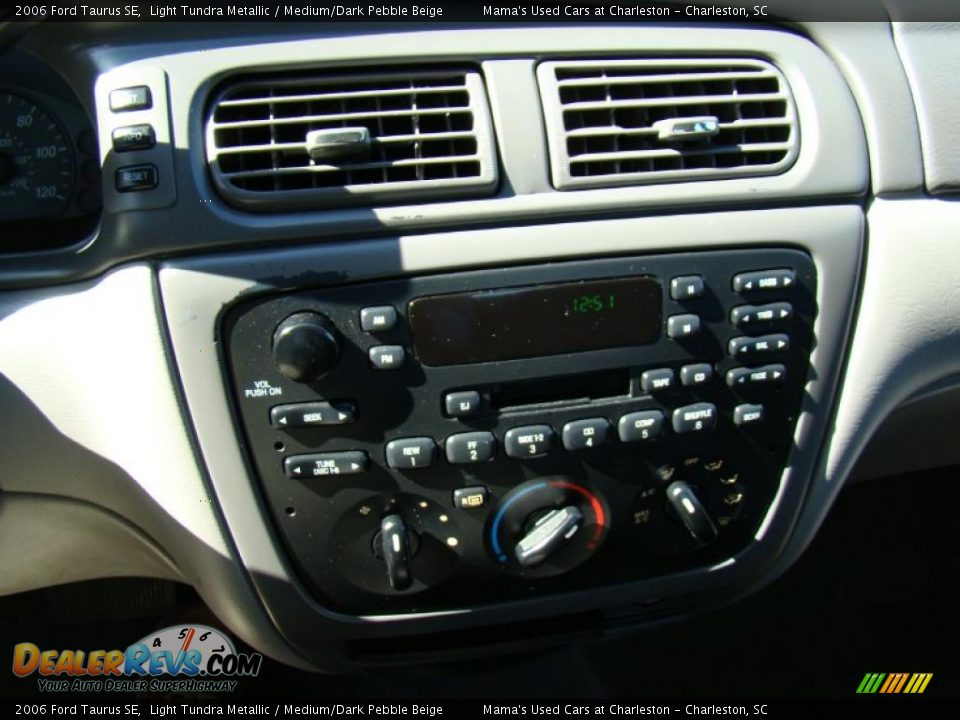 2006 Ford Taurus SE Light Tundra Metallic / Medium/Dark Pebble Beige Photo #18
