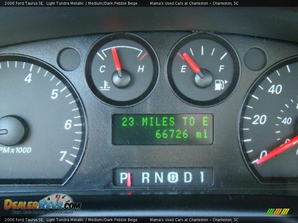 2006 Ford Taurus SE Light Tundra Metallic / Medium/Dark Pebble Beige Photo #21